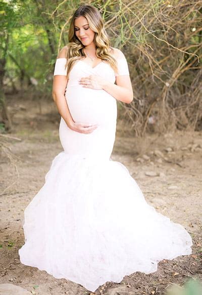 The 20 Stunning Maternity Wedding Dresses For Pregnant Brides Yoper