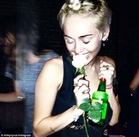 Miley Cyrus Enjoys Grope And Greet With No 1 Fan After French Kiss