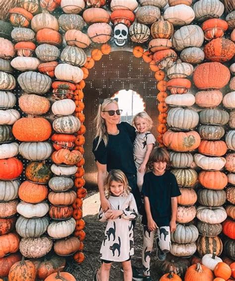 Celebrities Visit The Halloween Pumpkin Patch Absolutelyconnected