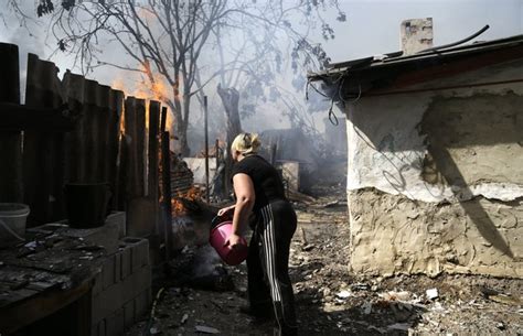 Ukraine Shelling Claims Lives Sets Houses Ablaze Daily Mail Online