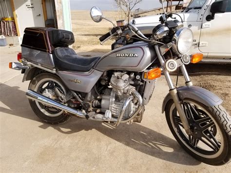 I have a 1981 honda silverwing currently and i was wondering if anyone could help me find a back rest for the driver seat like the one in the video at the 1:00 to the 1:05 mark of the video. 1982 Honda GL500 Silverwing SOLD! - Nex-Tech Classifieds