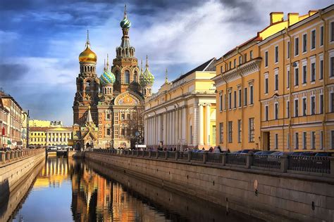 Saint petersburg, the second largest city in russia, is located on the banks of the neva river at the head of the gulf of finland of the baltic sea. Sankt Petersburg - Wenecja Północy Rosja Sankt Petersburg ...