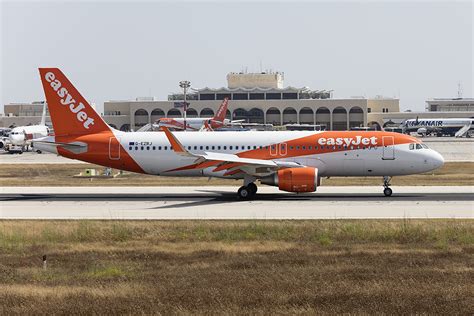 Ein vergleich von easyjet flügen, sowie information zu der airline finden sie auf billigfluege.de. EasyJet, G-EZRJ, Airbus, A320-214, 03.06.2018, MLA, Malta ...