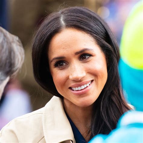 Resurfaced Video Shows Meghan Markle Rejecting A Curtsy Just Before Megxit
