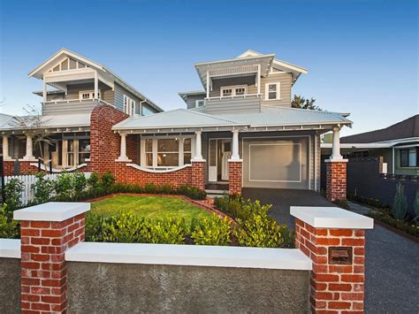 The craftsman house displays the honesty and simplicity of a truly american house. Californian Bungalow Facade Ideas to Inspire Your Dream Renovation