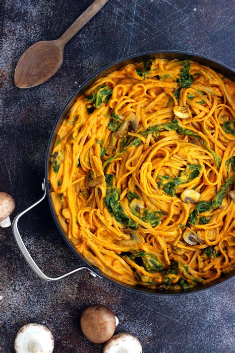 Bring a large bowl of salted water to a boil. Healthy Pumpkin Pasta with Spinach and Mushrooms • Happy Kitchen