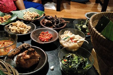10 Rekomendasi Tempat Makan Siang di Malang