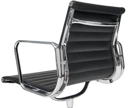 A reproduction of the 1958 aluminum chair by smartfurniture.com. Eames designed Aluminium Chair EA 117 | steelform design classics
