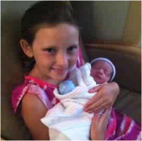 Little Girl Helps Deliver Her Own Baby Brother