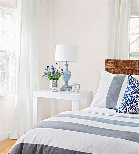 Wouldn't it be nice to give it a quick makeover, but without wasting a area rugs are excellent for introducing color and pattern to any room of the house, not just the bedroom. Modern Furniture: 2014 Tips for Small Bedrooms Decorating ...