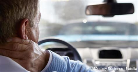 Ein schleudertrauma oder beschleunigungstrauma ist eine verletzung der halswirbelsäule, die verkürzt auch hws genannt wird. Schleudertrauma: Auslöser, Symptome, Behandlung - NetDoktor