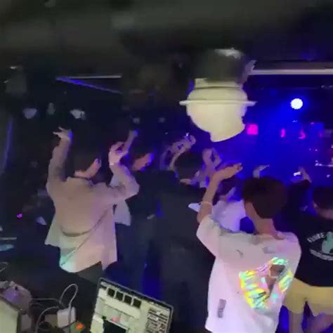 Archive On Twitter Itaewon Gay Club Gays Dancing To Wannabe By Itzy