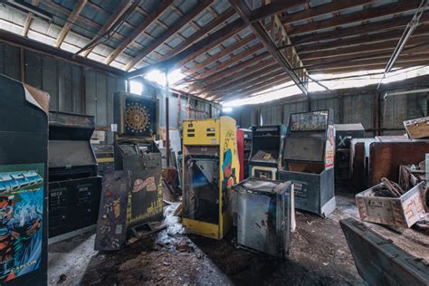 Arcade Machine Barnhouse Abandoned Florida
