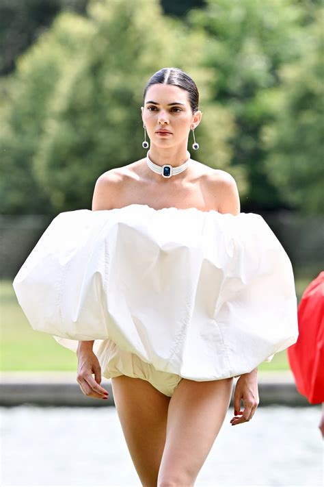 Kendall Jenner Rocks Only Her Underwear And A Puffy Top As She Walks The Runway For Jacquemus