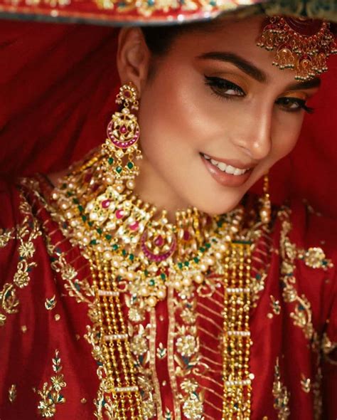drama actress ayeza khan beautiful bridal photo shoot showbiz pakistan