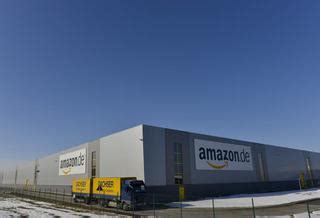 Szczególnie w kontekście corocznego amazon prime day, który startuje 13 października i pozwoli kupić wiele rzeczy znacznie taniej lub usługa ta jest szalenie popularna w zachodniej europie i usa, jednak w polsce pozostaje egzotyką. Amazon otwiera swój pierwszy sklep stacjonarny - Super Express