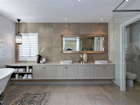 Midcentury bathroom idea for small room Traditional Bathroom Ideas %%sep%% %%sitename%%