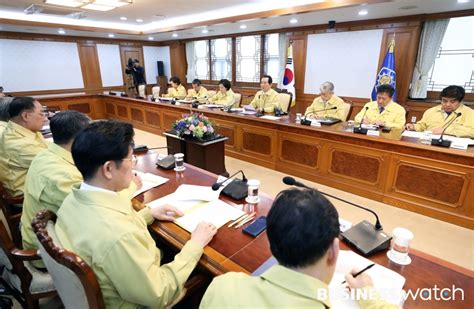 정세균, 오늘 대권 출사표…경제대통령 비전 제시. 포토정세균 총리 "중국 우한에 30∼31일 전세기 투입"