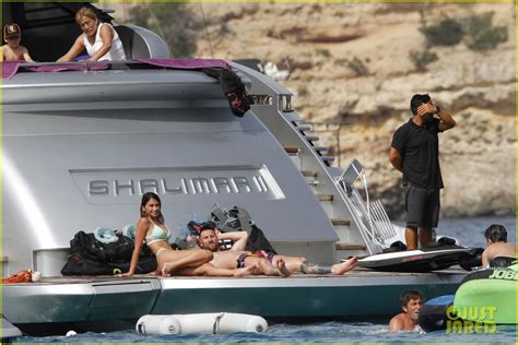 Lionel Messi Spotted Enjoying A Yacht Day With Wife Antonela Roccuzzo Friends Photo