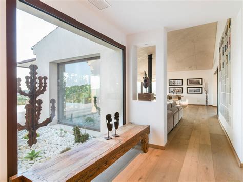 Concrete Home Combines Earth Tones With Minimalist Aesthetic