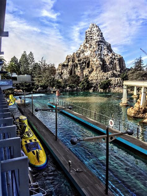 Pin By Kenzie Bartels On Theme Parks Disneyland Tomorrowland