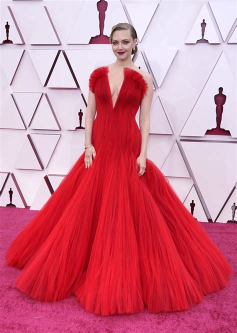 Amanda Seyfried En La Alfombra Roja De Los Oscar 2021 Galería De