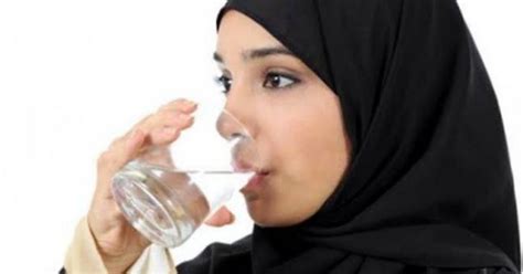 Dibawah ini, kami senaraikan 7 khasiat, kelebihan dan kebaikan minum air kosong kepada kesihatan tubuh. Kebaikan Minum Air Putih Bagun Tidur - BKPP Kabupaten Demak