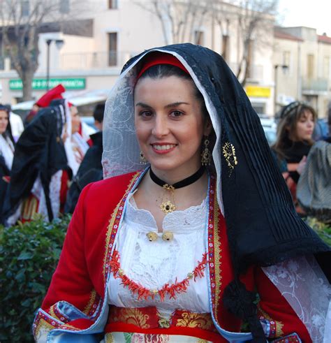 Sardinian Folk Costumes Costumi Sardi Oristano Aristanis