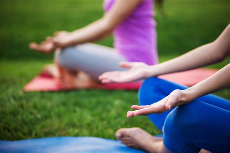 Outdoor Yoga In Nyc Your Guide To The Best Open Air Classes