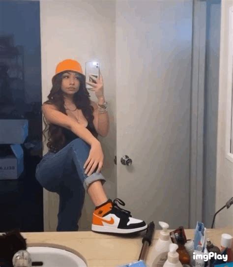 Animated gif about gif in 🛍💍 by *•.¸♡ғᴏʀᴇɪɢɴ ♡¸.•* in 2020 | Bad girl