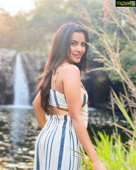 Priya Anand Instagram I Chased The Waterfall 🤍 Howwhenwearclothing Gethu Cinema