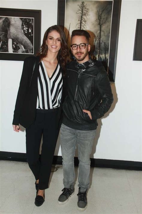 O músico junior lima e sua esposa, monica benini, recorreram as plataformas digitais na manhã. Junior Lima inaugura exposição de suas fotografias ao lado ...