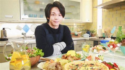 Above is japanese と言っています grammar toiiteimasu. 中村倫也がNHKで料理番組に初挑戦 海外のキッチンとつないで ...