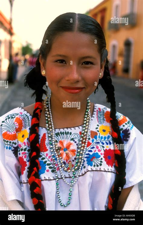 1 1 Mexikanische Frau Junge Frau Kostümierte Tänzer Tänzerin Guelaguetza Festival Oaxaca