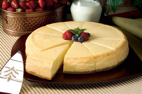 The main, and thickest, layer consists of a mixture of a soft, fresh cheese (typically cottage cheese, cream cheese or ricotta), eggs, and sugar. Cheesecake New Yorkais | Recette | Cheesecake new yorkais ...