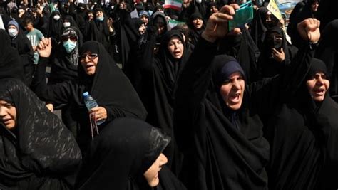 Anti Hijab Protests हिजाब को लेकर अलग मापदंड क्यों Anti Hijab