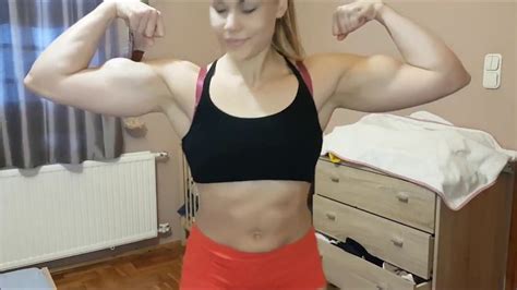 Erica Flex Biceps │ Female Muscle Flex Biceps Female Bodybuilder Biceps Veins Girl Muscles Abs