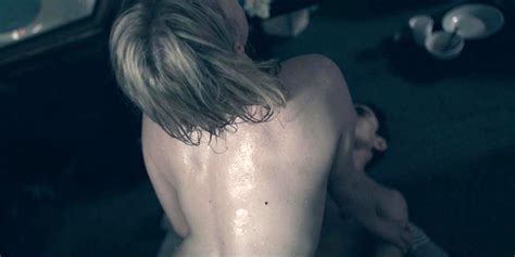 Elisabeth Moss Sex Scene From The Handmaids Tale Series Scandal Planet