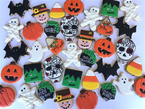 Heat melts frosting, making decorating more difficult and preventing the icing from hardening. Halloween Cookies | Halloween cookies, Icing that hardens, Cookie decorating