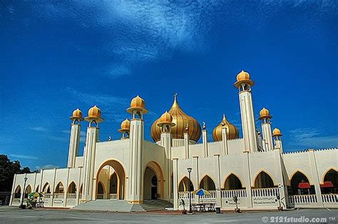Perguruan tinggi negeri mana saja yang membuka kelas tersebut? DI UJUNG ISLAM: Senibina Masjid di Negeri Pahang