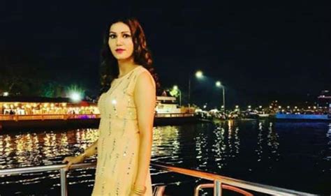 haryanvi hottie and chetak fame sapna choudhary flaunts her sexy thumkas on her popular track
