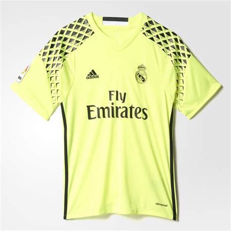 When you're on the road it's important to have a good defense when the pressure is on from the crowd. Real Madrid goalie jersey away 2016/17