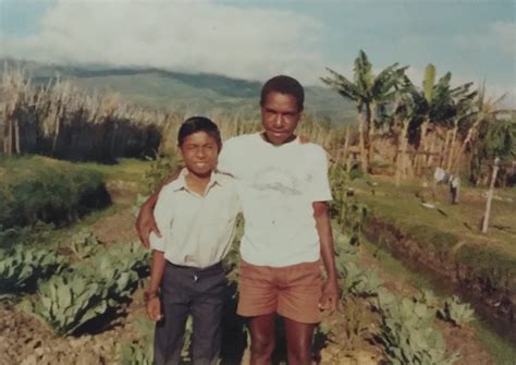 Sekolah Dari Uang Mengayuh Becak Komunitas Sastra Papua