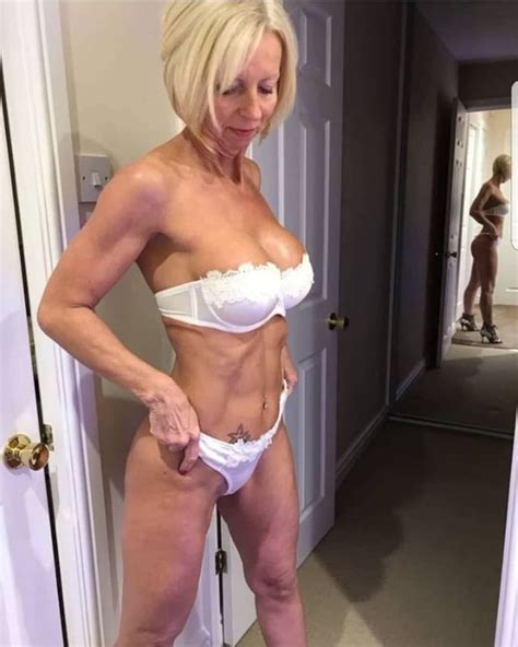 Fit Tanned Sexy Cougar Gilf 15 Pics Xhamster