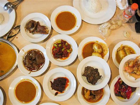 How To Eat In An Indonesia Padang Restaurant