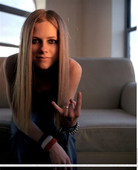 O O LaUgh Away Avril Lavigne New York Photoshoot 2002