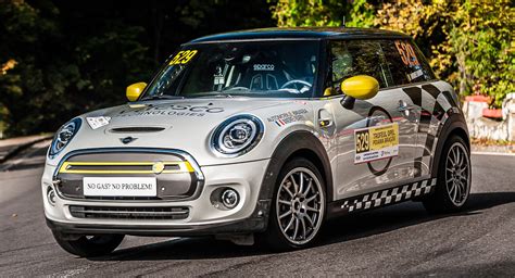 MINI Cooper SE Electric Hatchback Makes Its Rallying Debut | Carscoops