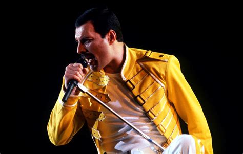 In 1964, he and his family flew to england. Freddie Mercury Wallpapers Images Photos Pictures Backgrounds