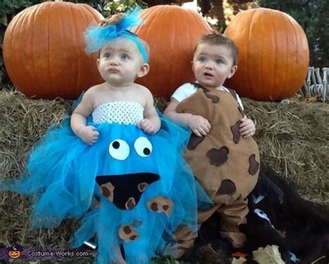 35 creative halloween costumes siblings can rock together huffington post twin halloween