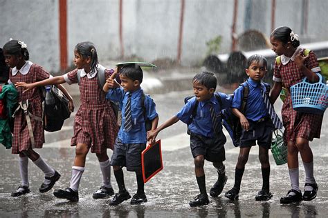 Est100 一些攝影some Photos Schoolchildren Monsoon Rains In Hyderabad